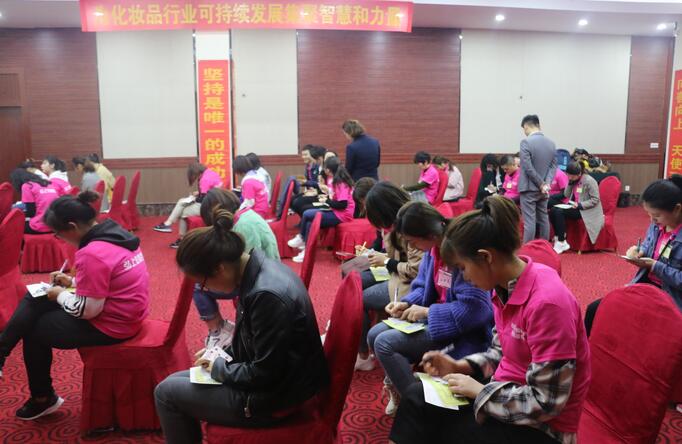 弘上微企業(yè)內訓-湖南中堅力量.jpg 弘上微企業(yè)內訓-湖南中堅力量.jpg